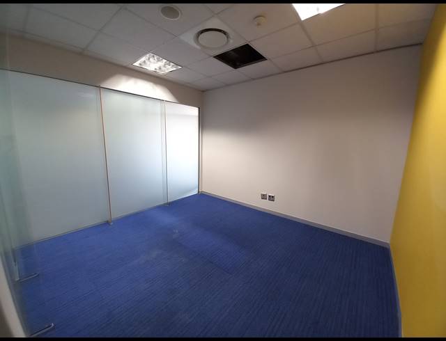1,090M² OFFICE TO LET IN BRYANSTON